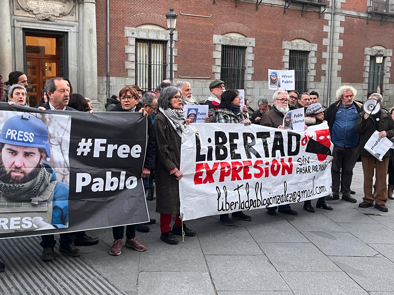 Protestas en la calle e iniciativa en el Congreso para reclamar la libertad provisional del periodista Pablo González